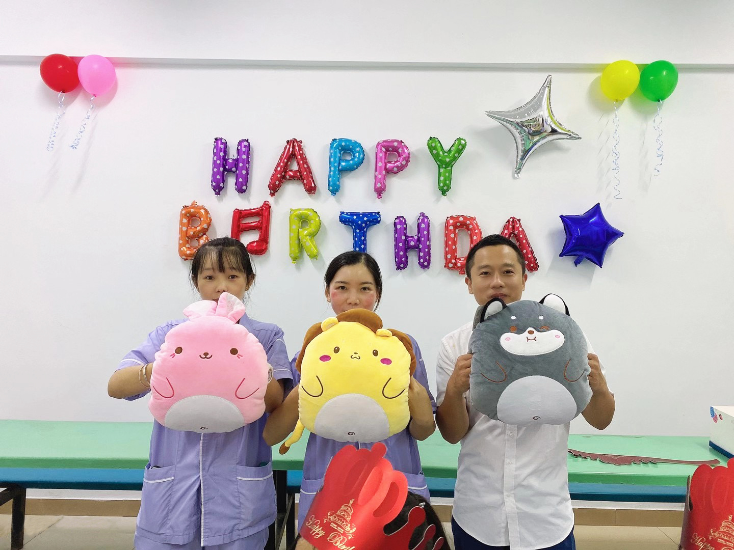 雅香麗化妝用品(深圳)有限公司為員工送上生日會(huì)福利~