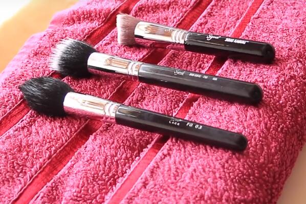 專業化妝刷和普通化妝刷哪個更省錢？