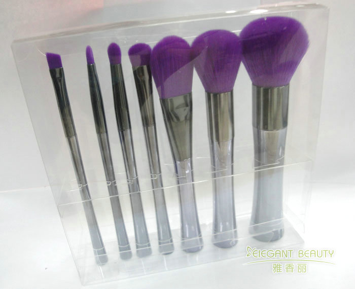 化妝刷套裝與色彩搭配:打造多彩妝容