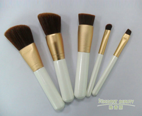 化妝刷套裝的金屬套管防銹工藝是否影響刷毛壽命？